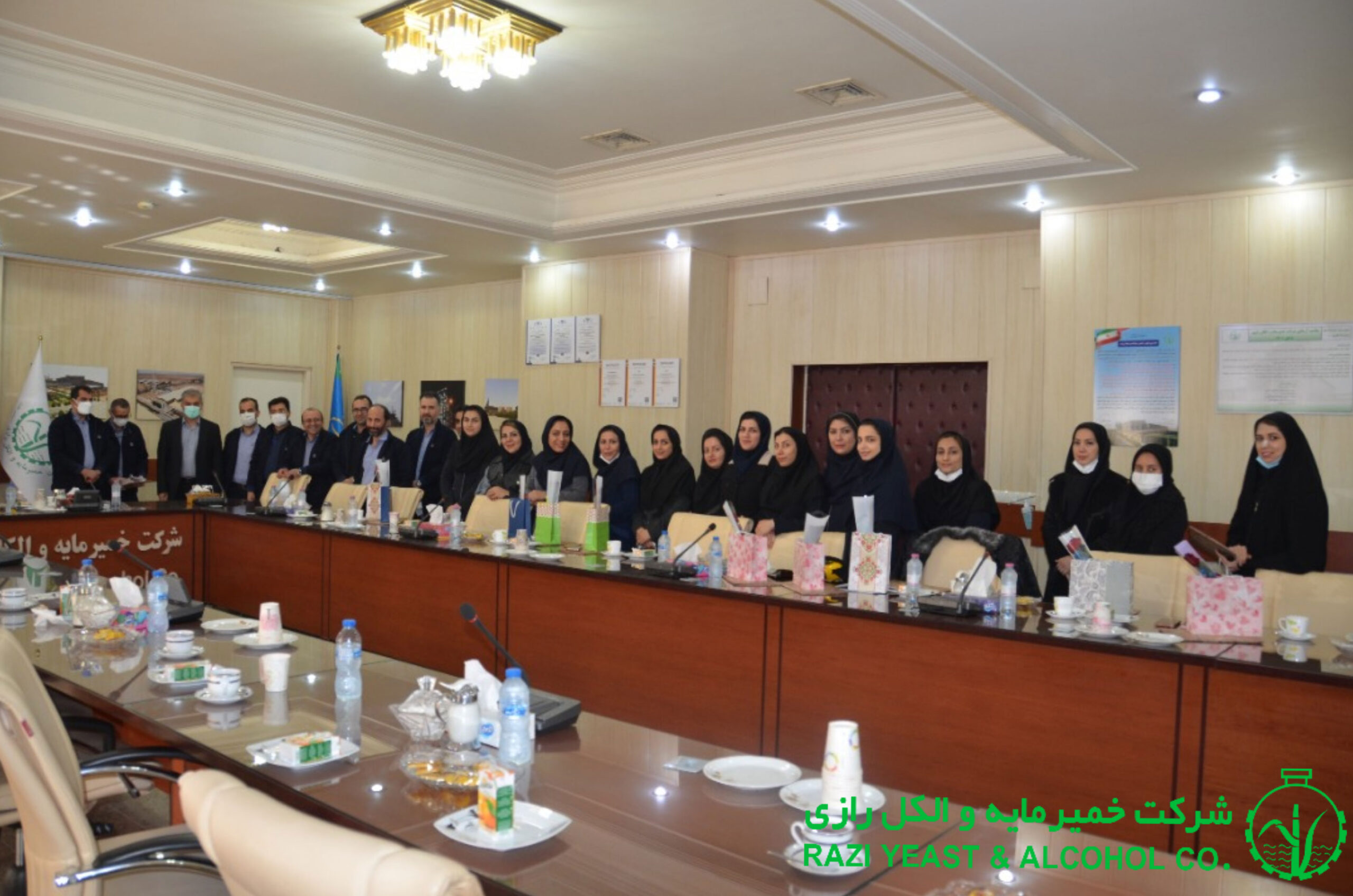 تجلیل از بانوان همکار